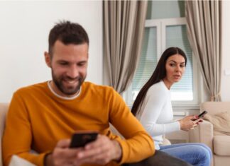 Lako ga je prepoznati: Muškarac koji vara uvijek izgovara ovih šest rečenica Lako ga je prepoznati: Muškarac koji vara uvijek izgovara ovih šest rečenica - featured image