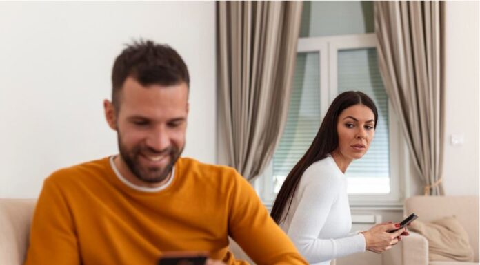 Lako ga je prepoznati: Muškarac koji vara uvijek izgovara ovih šest rečenica Lako ga je prepoznati: Muškarac koji vara uvijek izgovara ovih šest rečenica - featured image