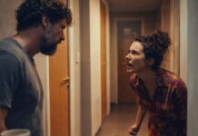 Dovukla sam se kući nakon dvanaestosatne smjene, noge mi otpadaju, a ti zahtijevaš da sada stanem za štednjak i pržim ti kotlete. Dovukla sam se kući nakon dvanaestosatne smjene, noge mi otpadaju, a ti zahtijevaš da sada stanem za štednjak i pržim ti kotlete. - featured image