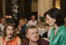 Supruga je saznala za muževljevu nevjeru, ali nije počela praviti skandal, nego na korporativnoj zabavi ustala je i nazdravila od koje se cijela dvorana smrznula u šoku 😨😢 Supruga je saznala za muževljevu nevjeru, ali nije počela praviti skandal, nego na korporativnoj zabavi ustala je i nazdravila od koje se cijela dvorana smrznula u šoku 😨😢 - featured image